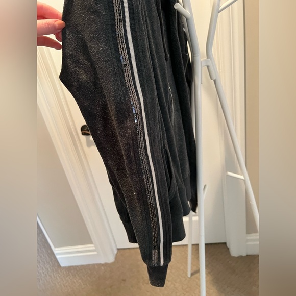 Victoria’s Secret NYC Fashion Show Sweater - Picture 2 of 7